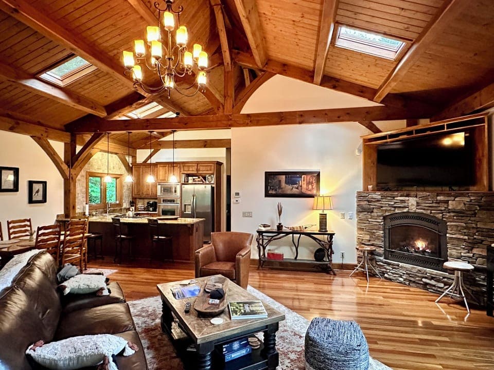 Spacious living room