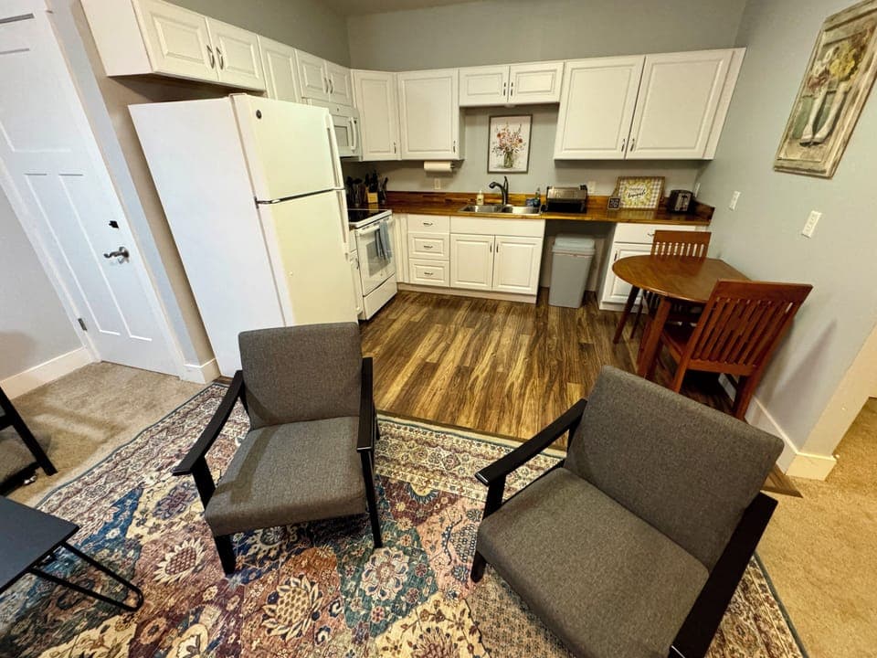 Full Kitchen (1)