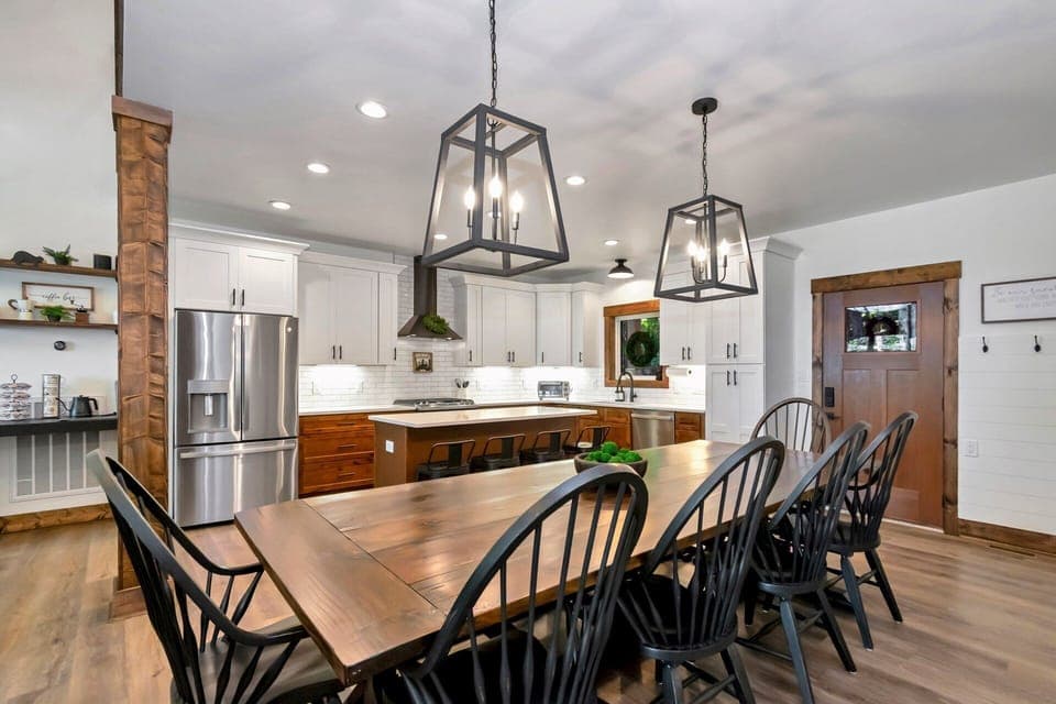 Dining space, kitchen & coffee bar