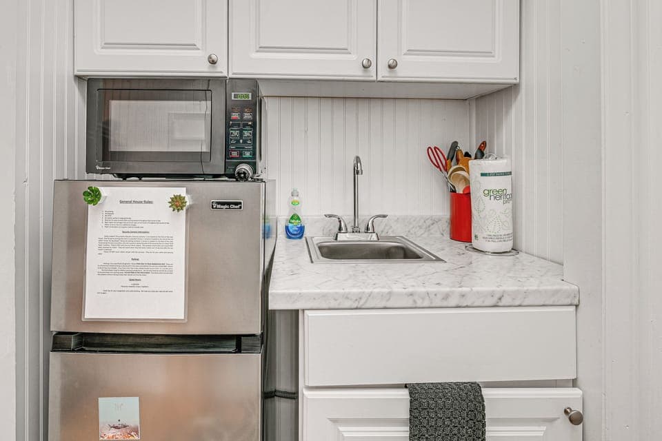 Kitchenette | Coffee Maker | Toaster Oven