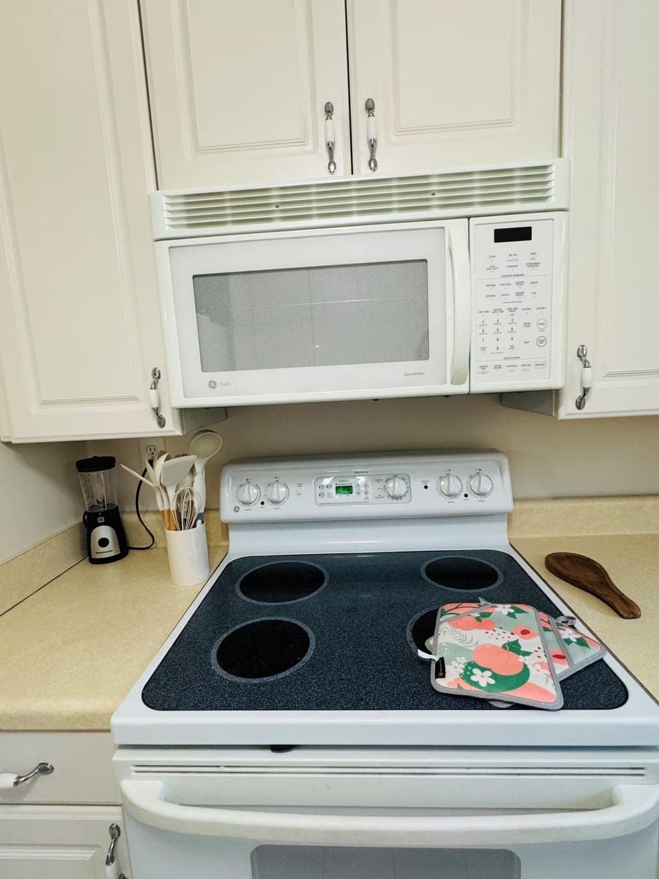 Oven, cooktop, microwave, and everyday essentials for simple, convenient cooking
