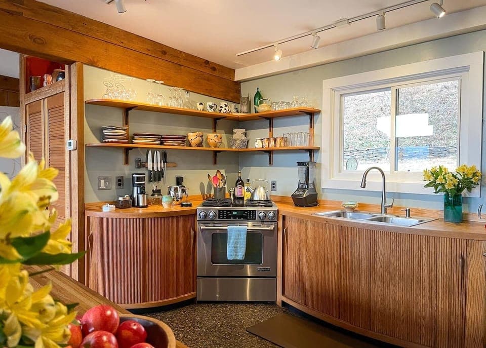 If you love to cook, you will love this kitchen: pro-grade dual fuel stove, copper pots and pans, sharp knives, a stand mixer, food processor, blender with smoothie attachments, stick blender, lots of bakeware and gadgets. Dinnerware is all handmade.