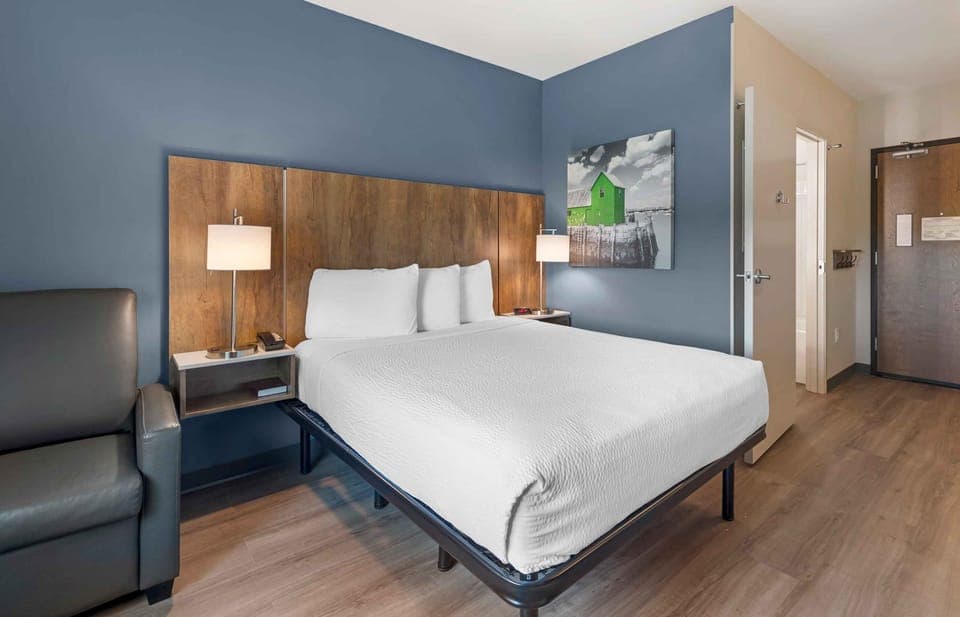 Unit with 1 Queen bed