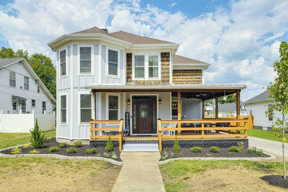 Lebanon Vacation Rental | 4BR | 4BA | 2,900 Sq Ft | Stairs Required