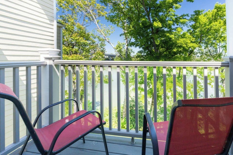 Balcony overlooking Cumberland River