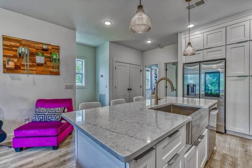 The gleaming, modern kitchen offers ample space & all the comforts of home