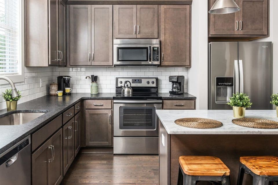 Full kitchen with counter seating