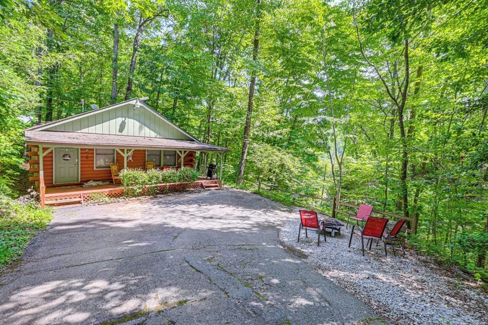 Whittier Vacation Rental | 2BR | 1BA | 832 Sq Ft | 3 Steps Required