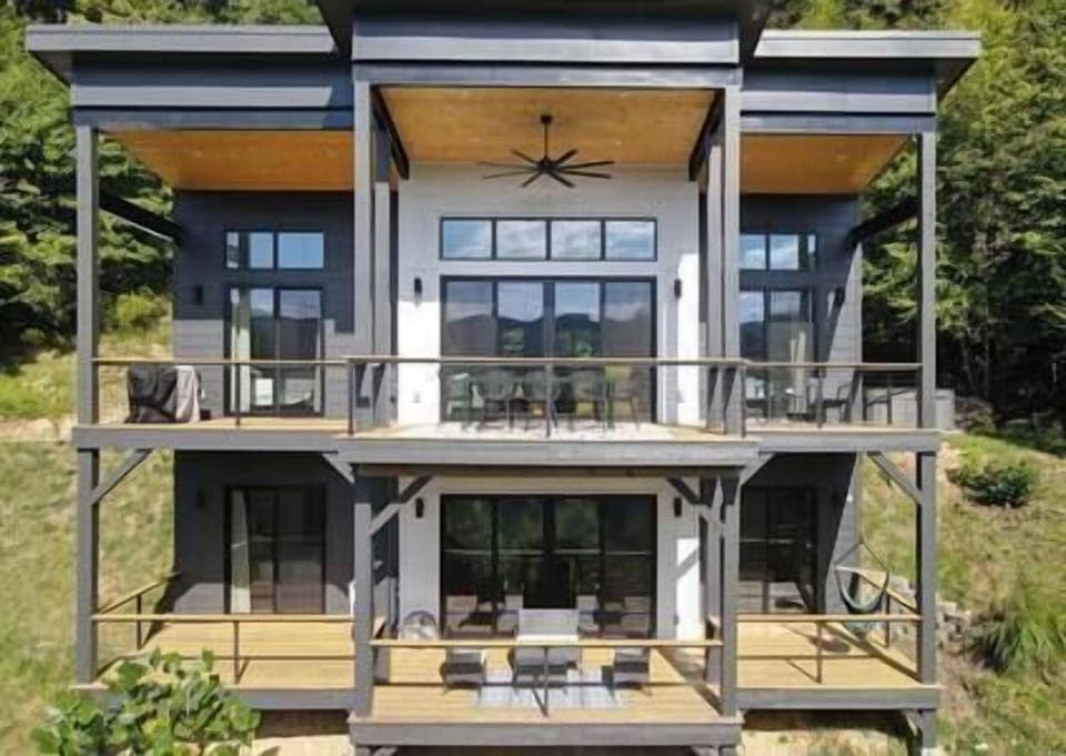 Mountain Views from almost every bedroom