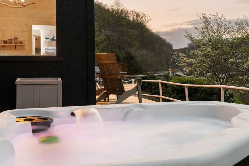 Outdoor spa tub