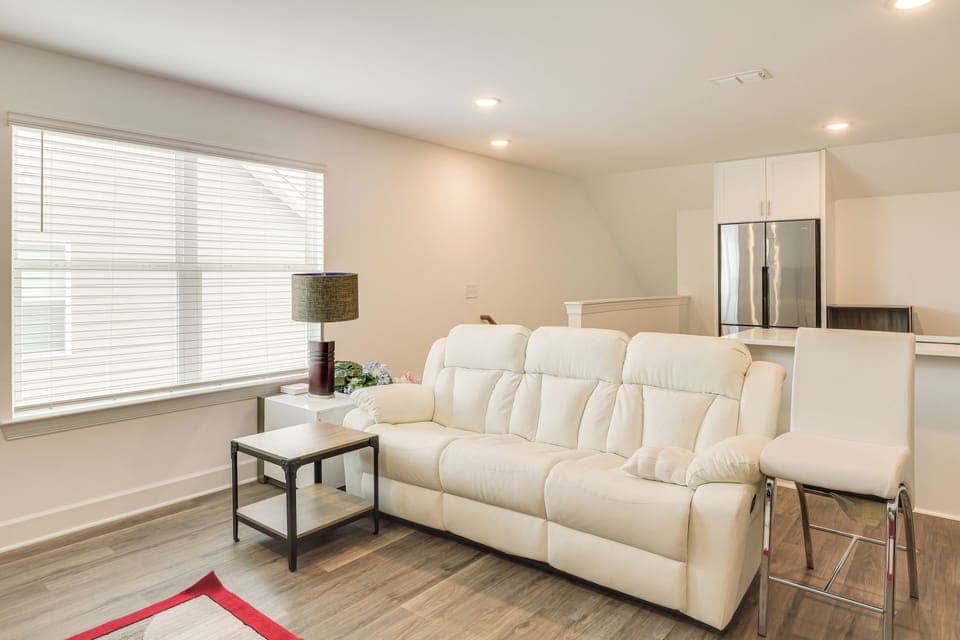Bonus Living Space | 2nd Floor | Free WiFi
