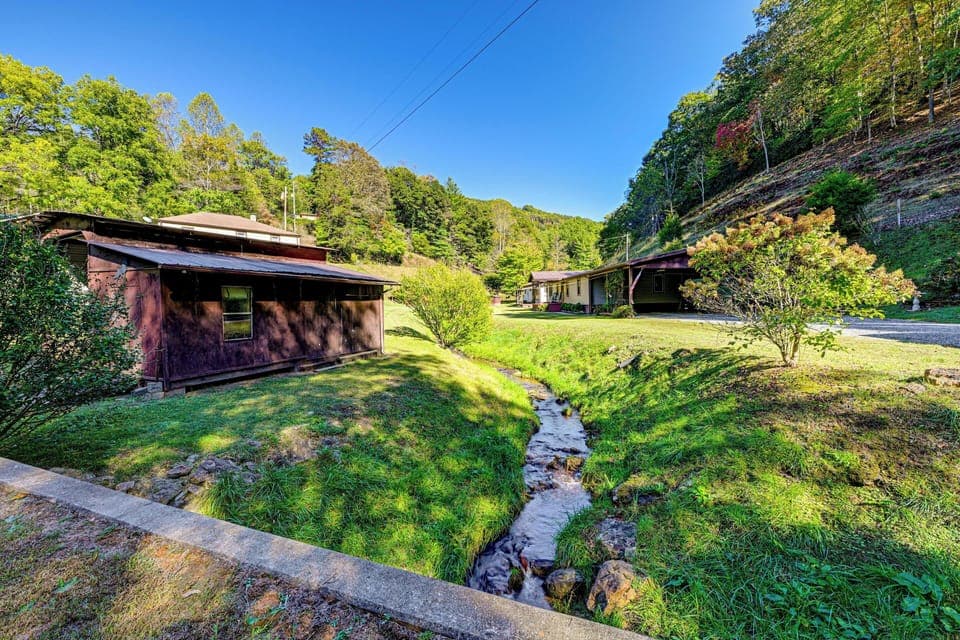 Sylva Vacation Rental | 3BR | 2BA | 4 Steps to Enter | 1,000 Sq Ft