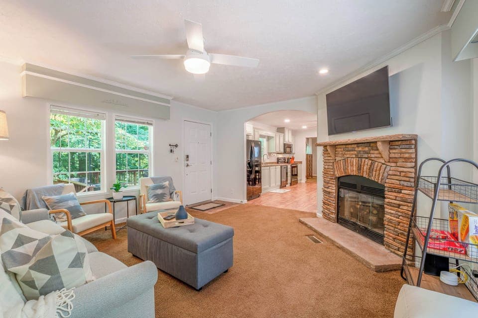 Cozy and spacious living area with TV and fireplace