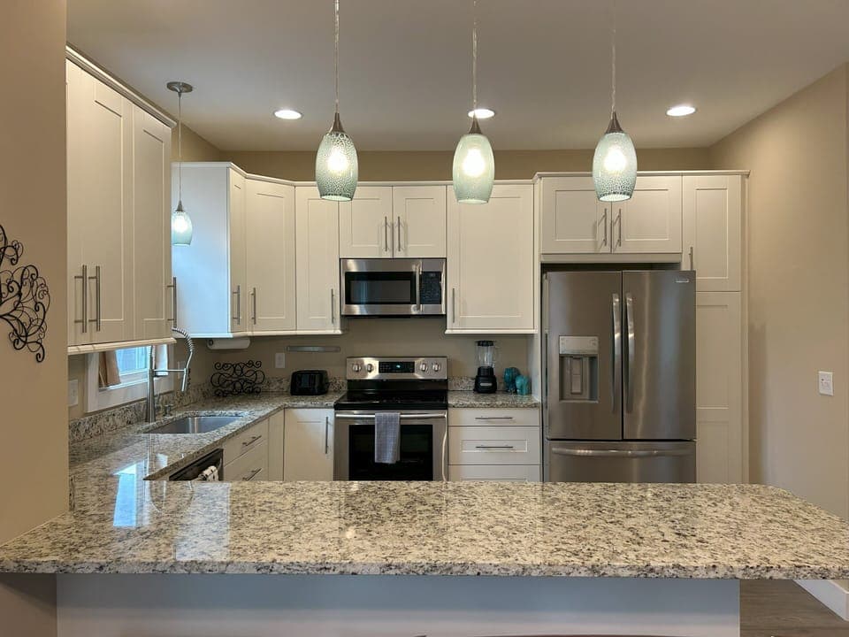 Fully Stocked Kitchen. Granite. Spacious. 