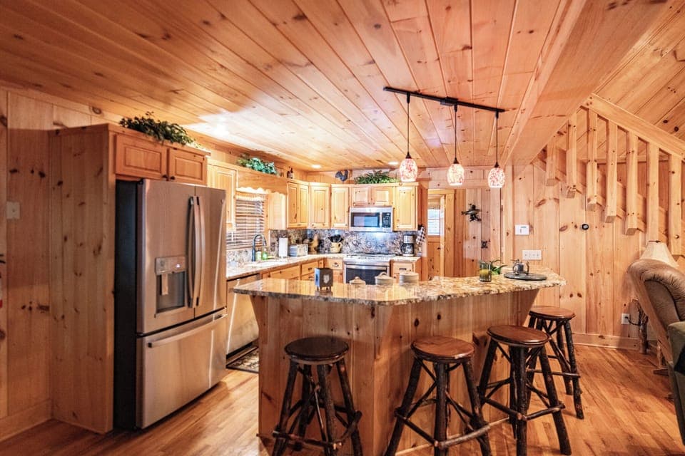 “Cook up comfort in the heart of the mountains 🌄🍲