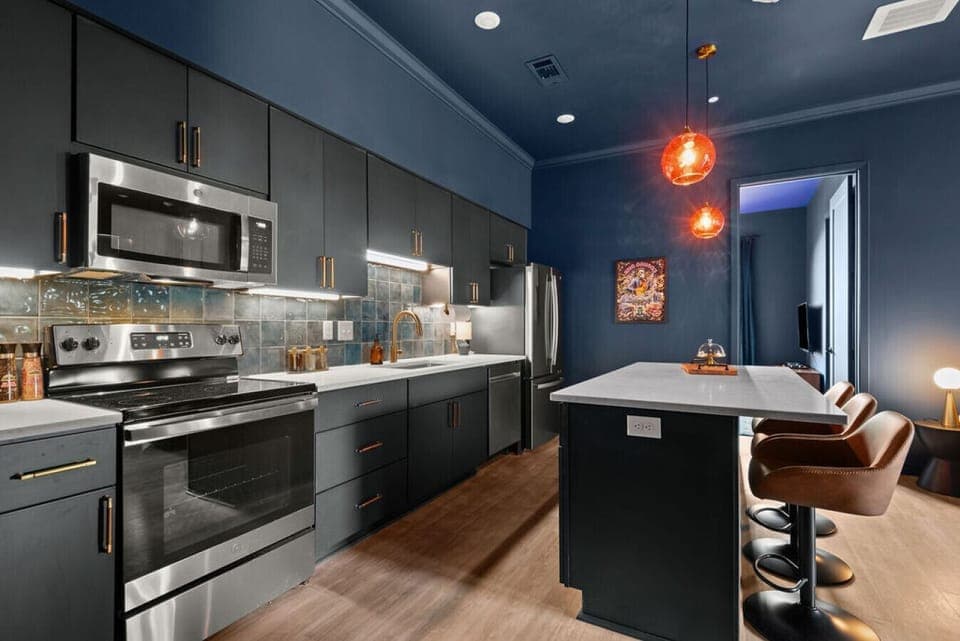 Large open kitchen with luxury appliances, stocked with all the essentials ( pots, pans, local coffee, tea, sugar. salt, pepper, olive oil, etc)