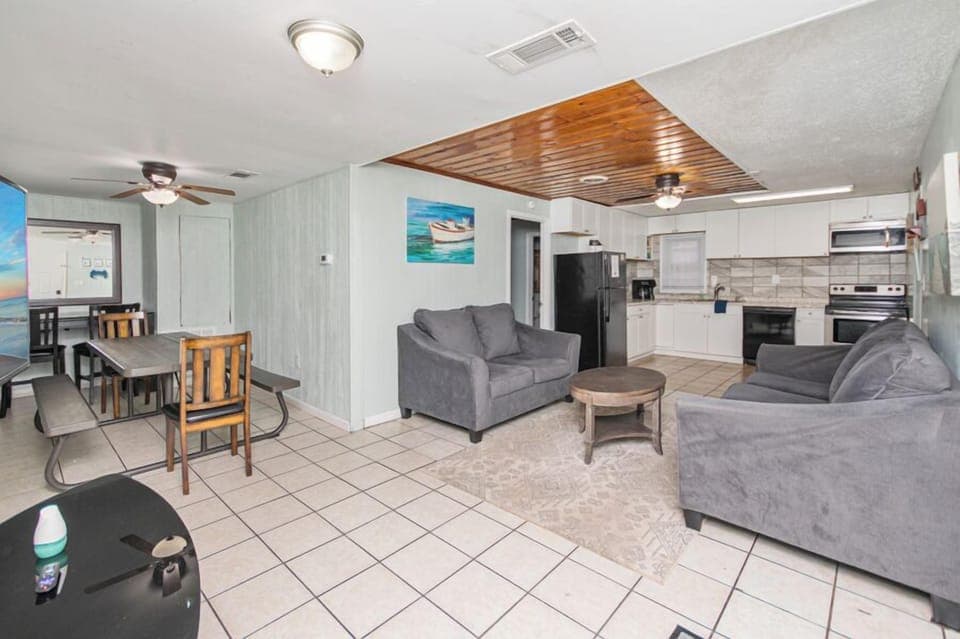 Living/Dining Area
