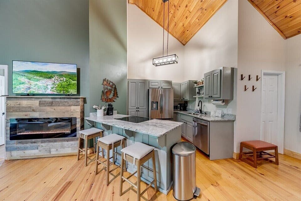 Living area & kitchen