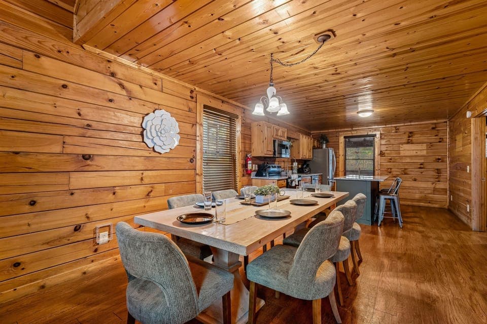 Table for 8 people + additional chairs at the kitchen counter