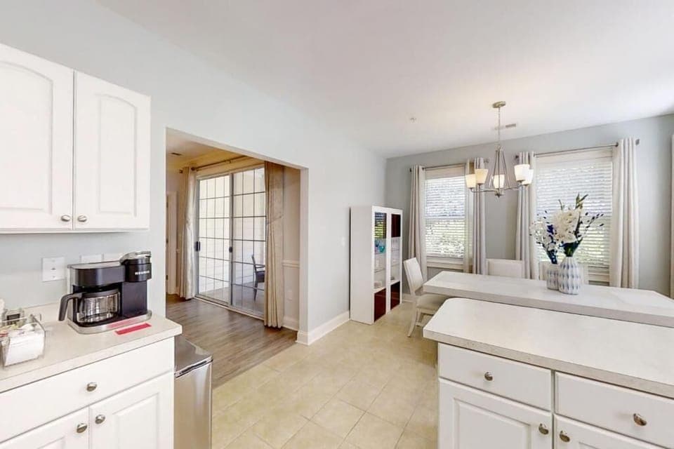 Kitchen/Dining Area