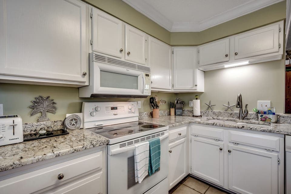Cook up something special with a view of the stove, microwave, and toaster, all framed by cute beachy decor that makes every meal feel like a coastal getaway.