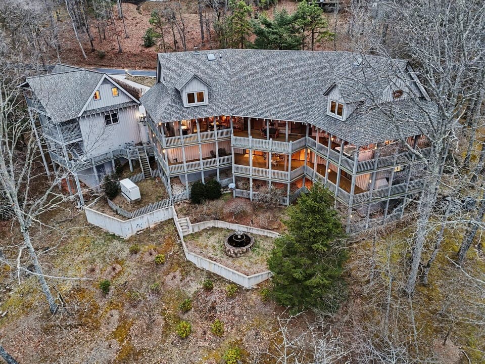 Large mountain lodge with multiple decks and space to gather together