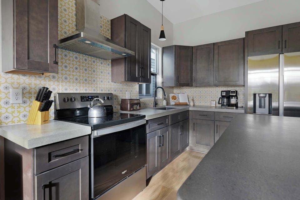 Fully Stocked Kitchen with Modern Appliances and Ample Storage
