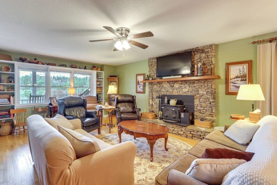 Marble Vacation Rental | 3BR | 2BA | 2 Steps to Access | 2,536 Sq Ft