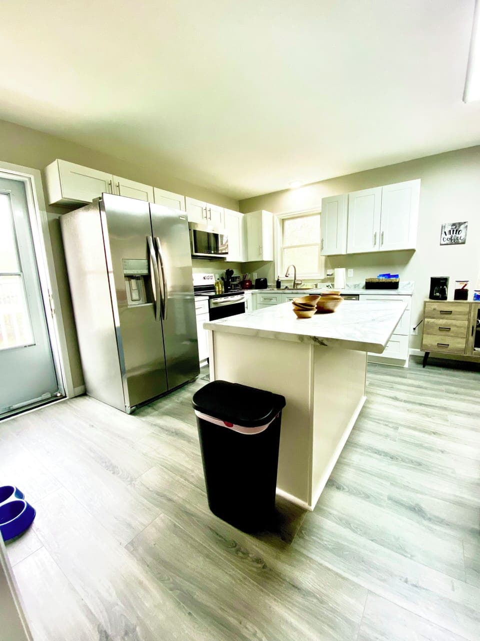 Refrigerator with filtered water and ice maker. Stainless built in microwave.
