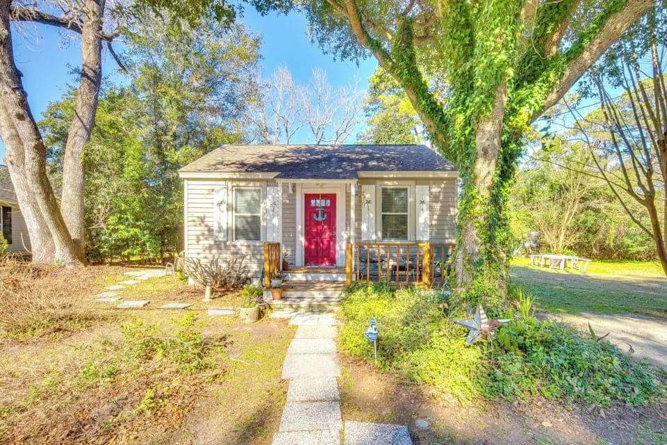 Beaufort Vacation Rental | 2BR | 1BA | 3 Steps Required | 800 Sq Ft
