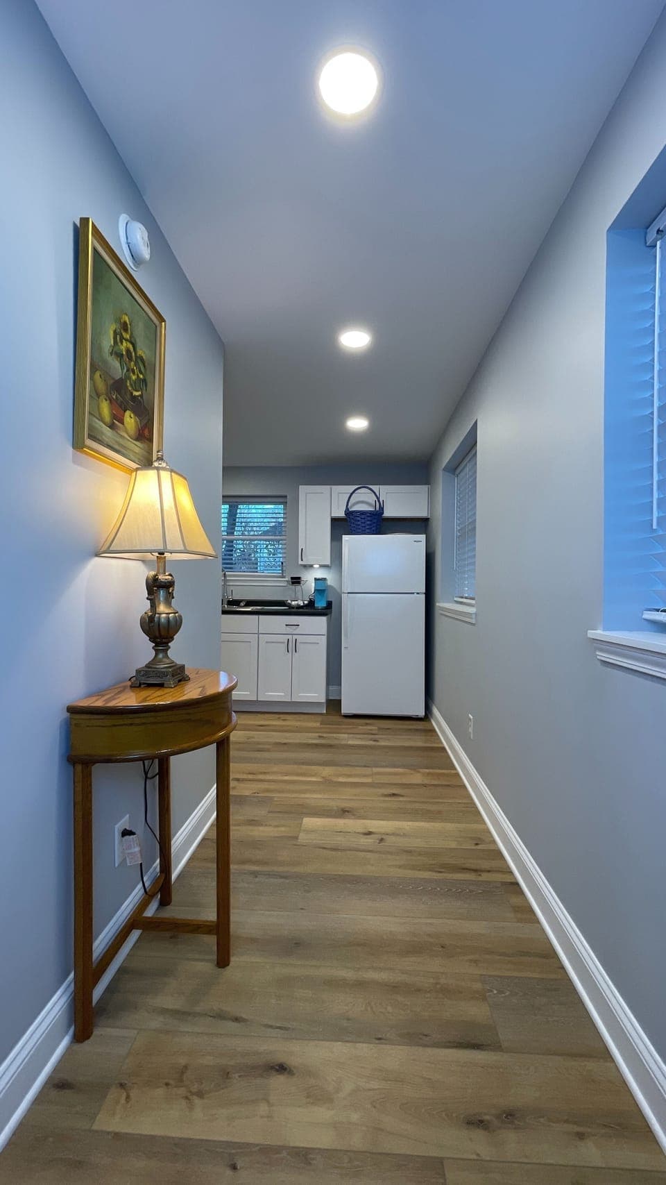 Admire the aesthetic charm of the lamp design along the way to the kitchen, adding a touch of elegance to your space!