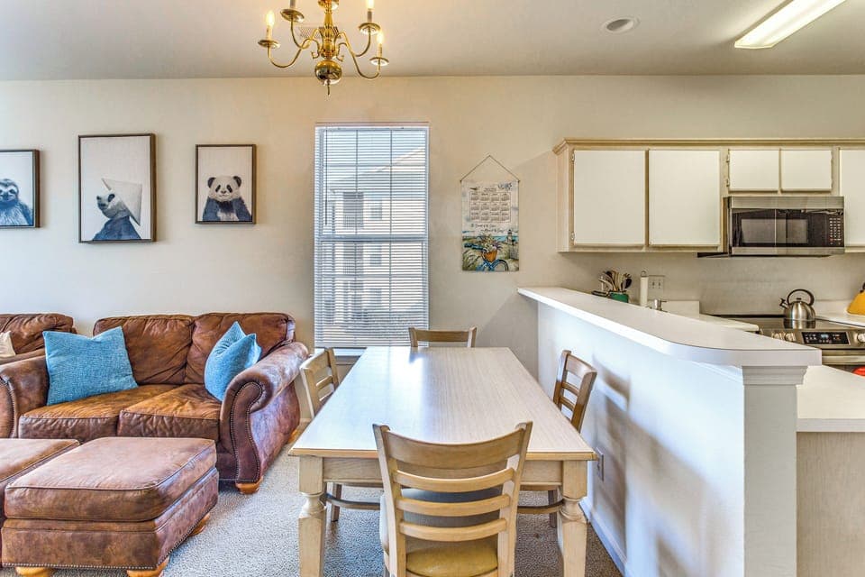 Dining Area | Dishware/Flatware Provided