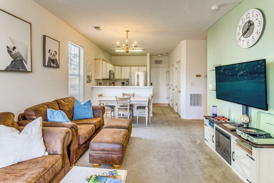 Living Room | Smart TV | Free WiFi | Electric Fireplace | Single-Story Unit