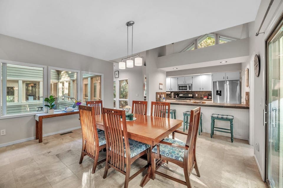 Dining Area- Seating For 6