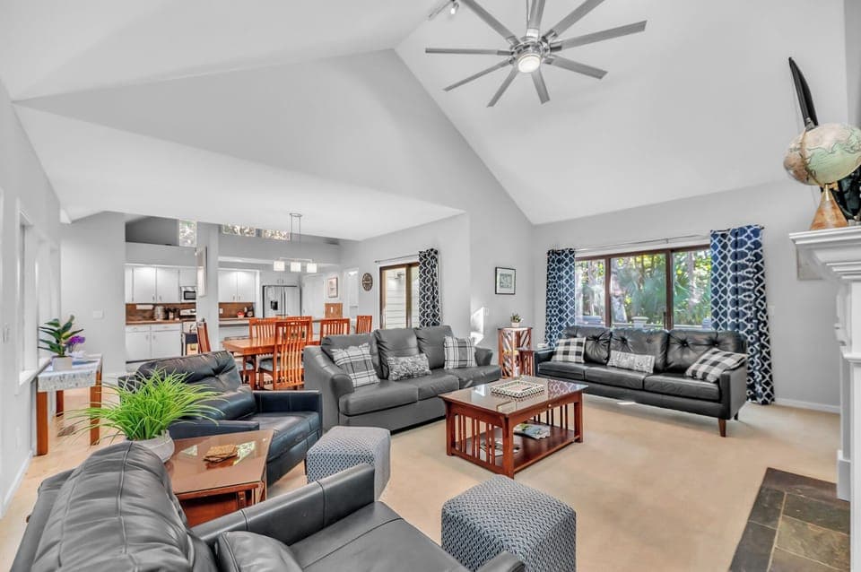 Living Room - Open Concept Entertainment Area