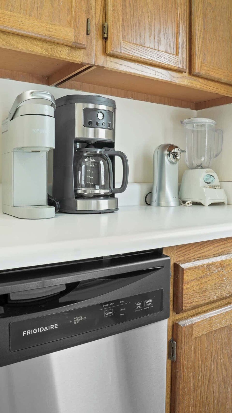 Enjoy your morning brew with a Keurig, drip coffee maker, and blender—everything you need for a great start to your day.