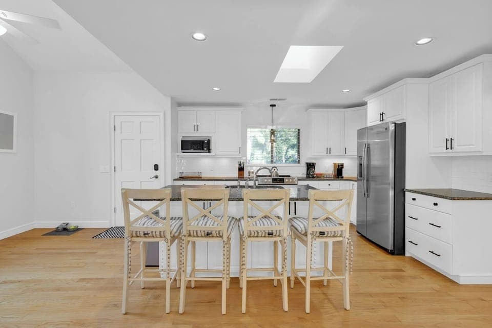 19 Dewberry Lane - Beautiful Gourmet Kitchen