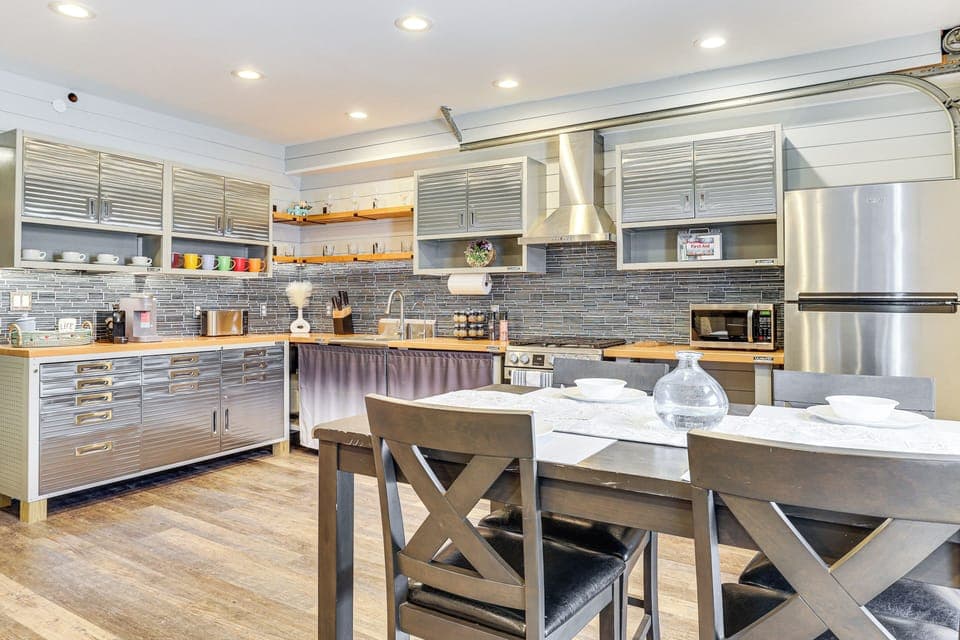 Kitchen | Single-Story Apartment | Free WiFi