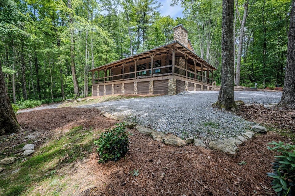 Close walk to town but so secluded you feel very private space.