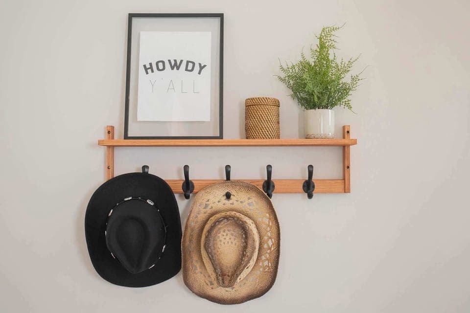 "HOWDY Y'ALL" 