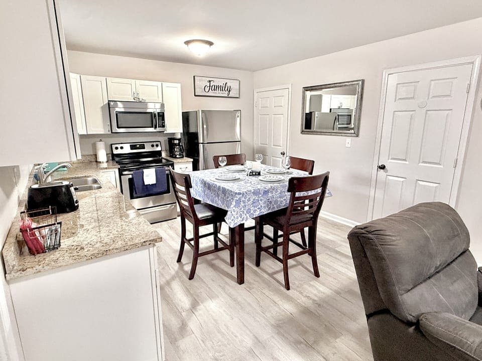 Dining table . Full kitchen 