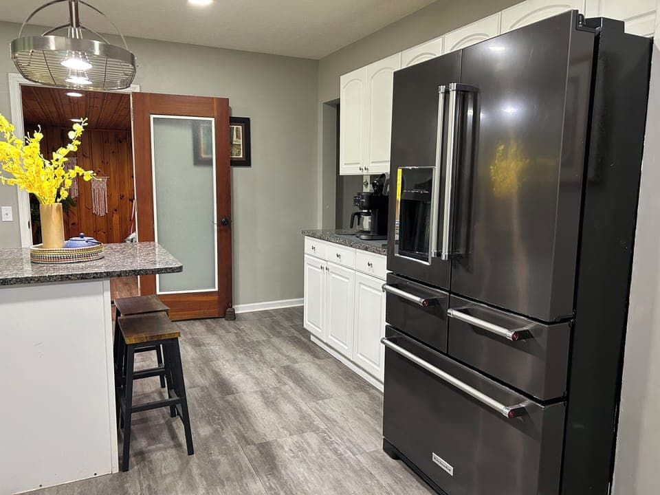 Full kitchen