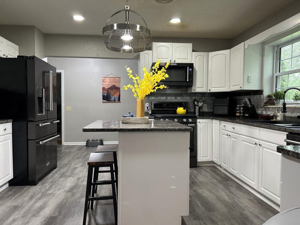 Full kitchen