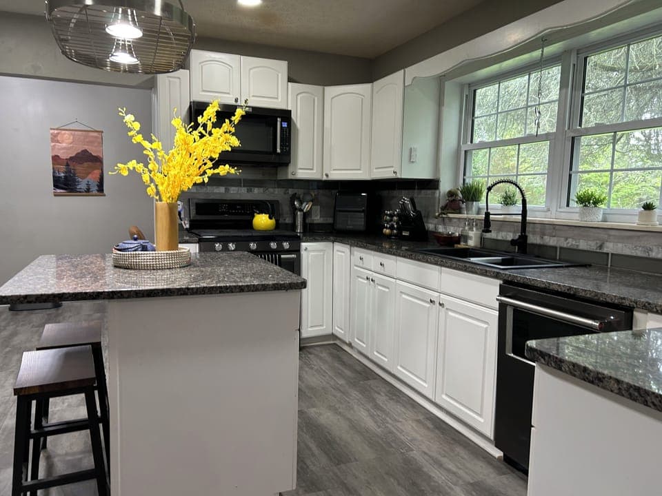 Full kitchen