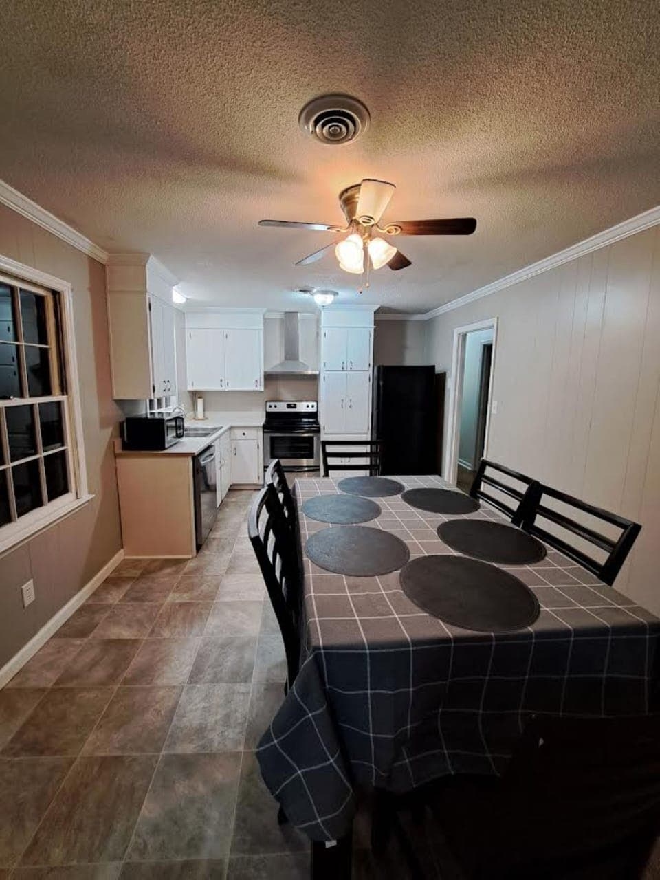 Eat in Kitchen 