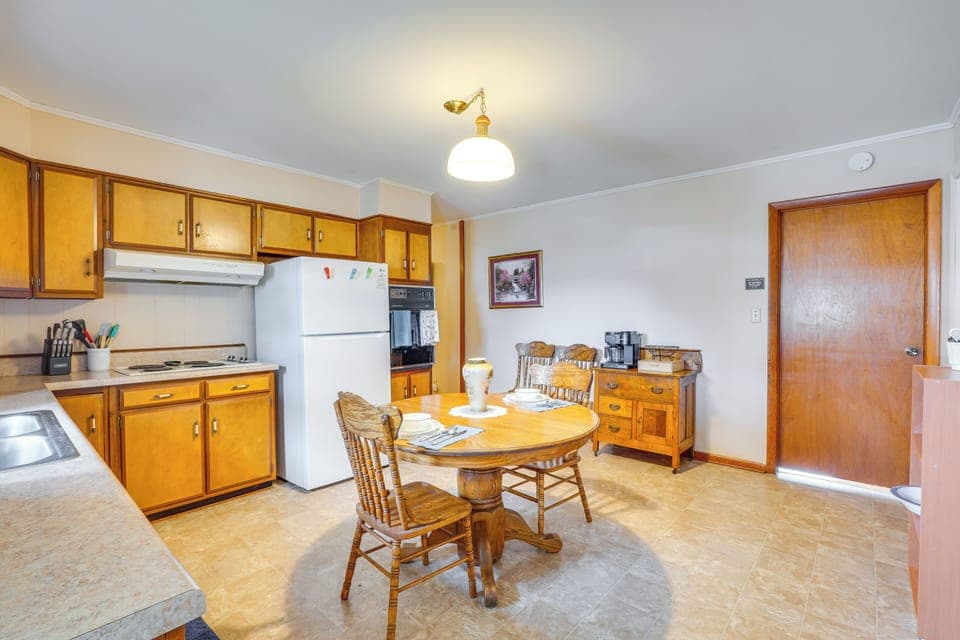 Kitchen | Dining Area | Coffee Maker