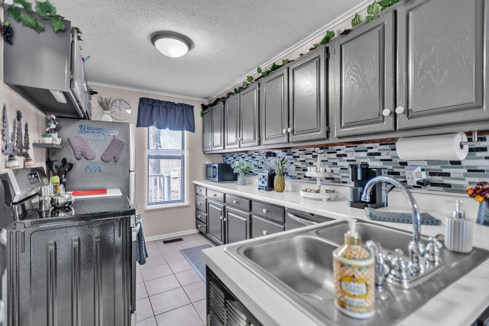 Indoors, Kitchen, Sink, Sink Faucet, Lamp
