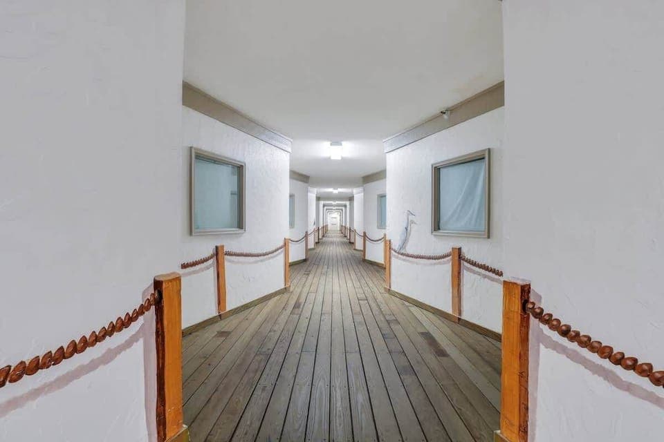 The entrance to the unit (indicated as room 320) features light grey walls.