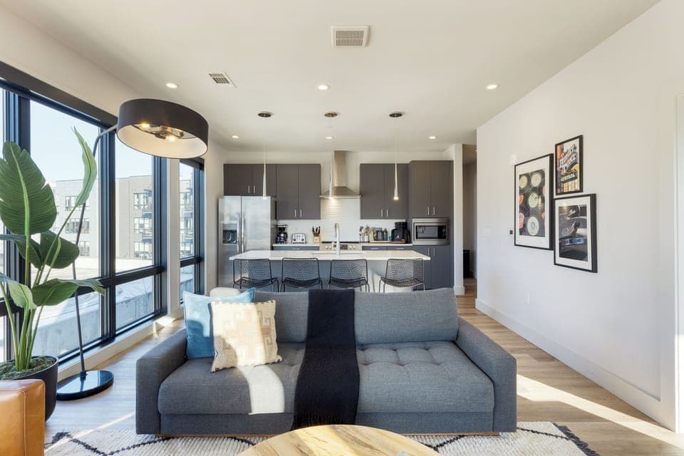 Living room. (Honkey-Tonk)