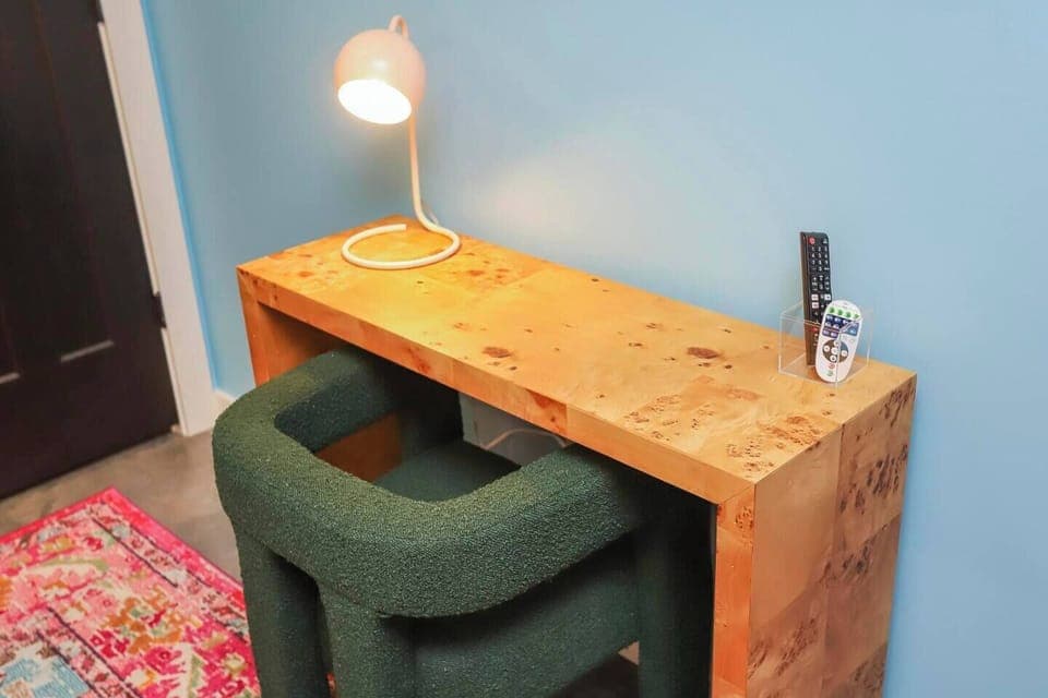 Home 2 - Bedroom 2: Desks and closets in each room!